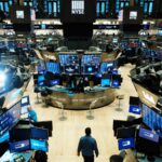 US stock market scene symbolizing investor caution amid interest rate uncertainty