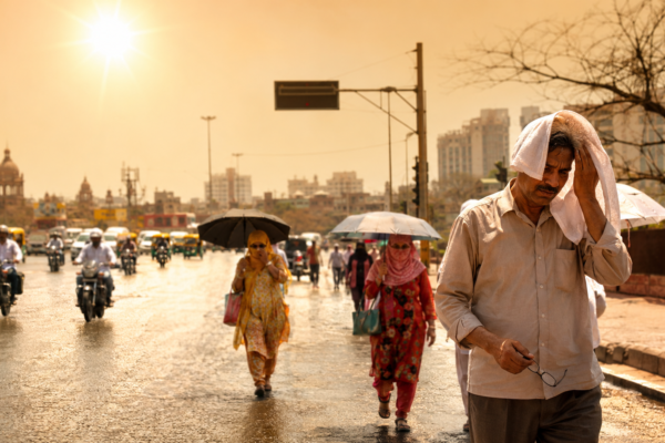 India heatwave 2026 with people facing extreme summer temperatures in a city street
